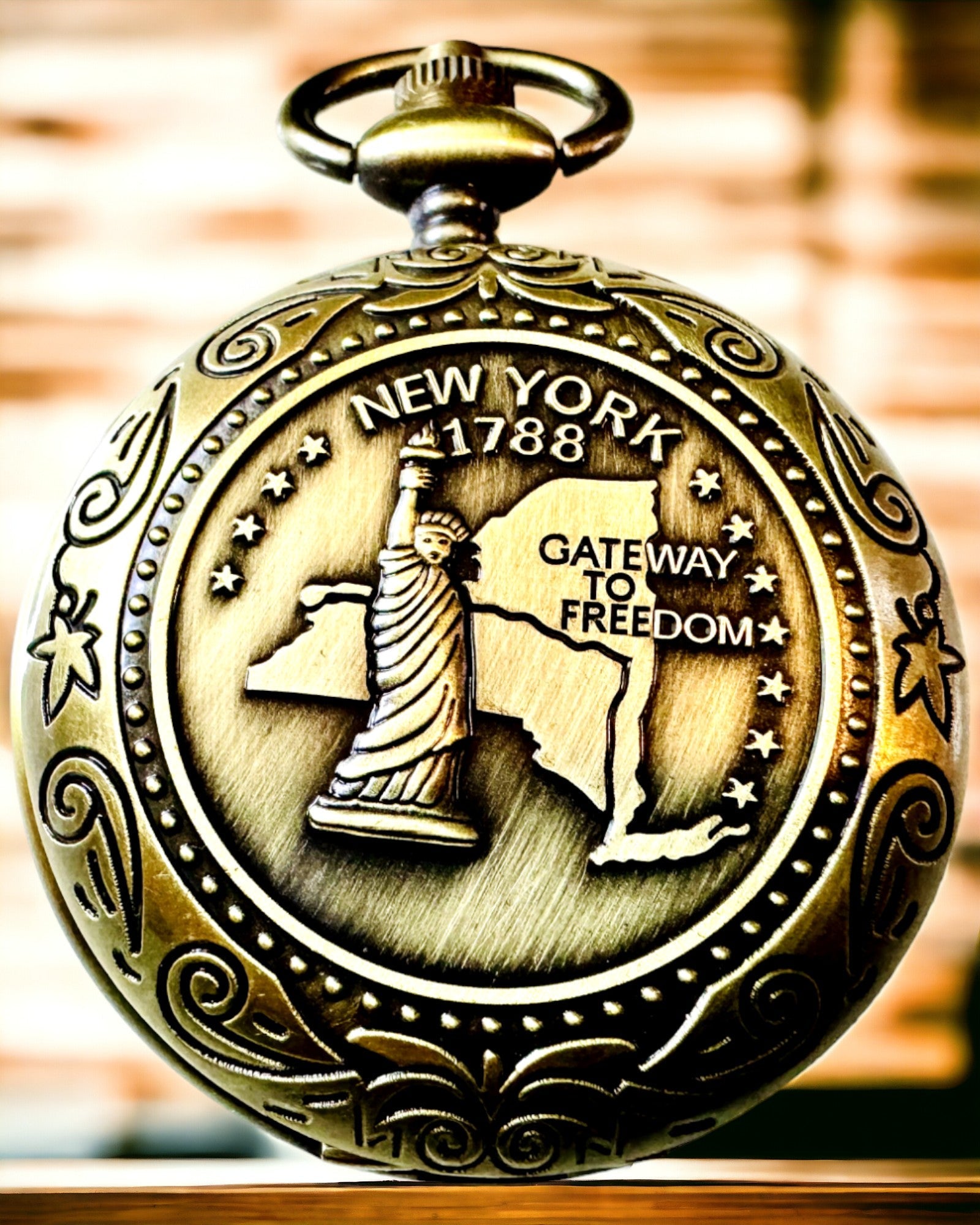 Pocket Retro Compass with New York Theme – Multifunctional, Elegant Compass with Image of the Statue of Liberty