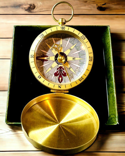 Retro Style Navigation Compass – Portable and Precise Direction-Finding Instrument for Travelers and Explorers. Engraving, personalization.