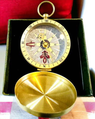 Retro Style Navigation Compass – Portable and Precise Direction-Finding Instrument for Travelers and Explorers. Engraving, personalization.