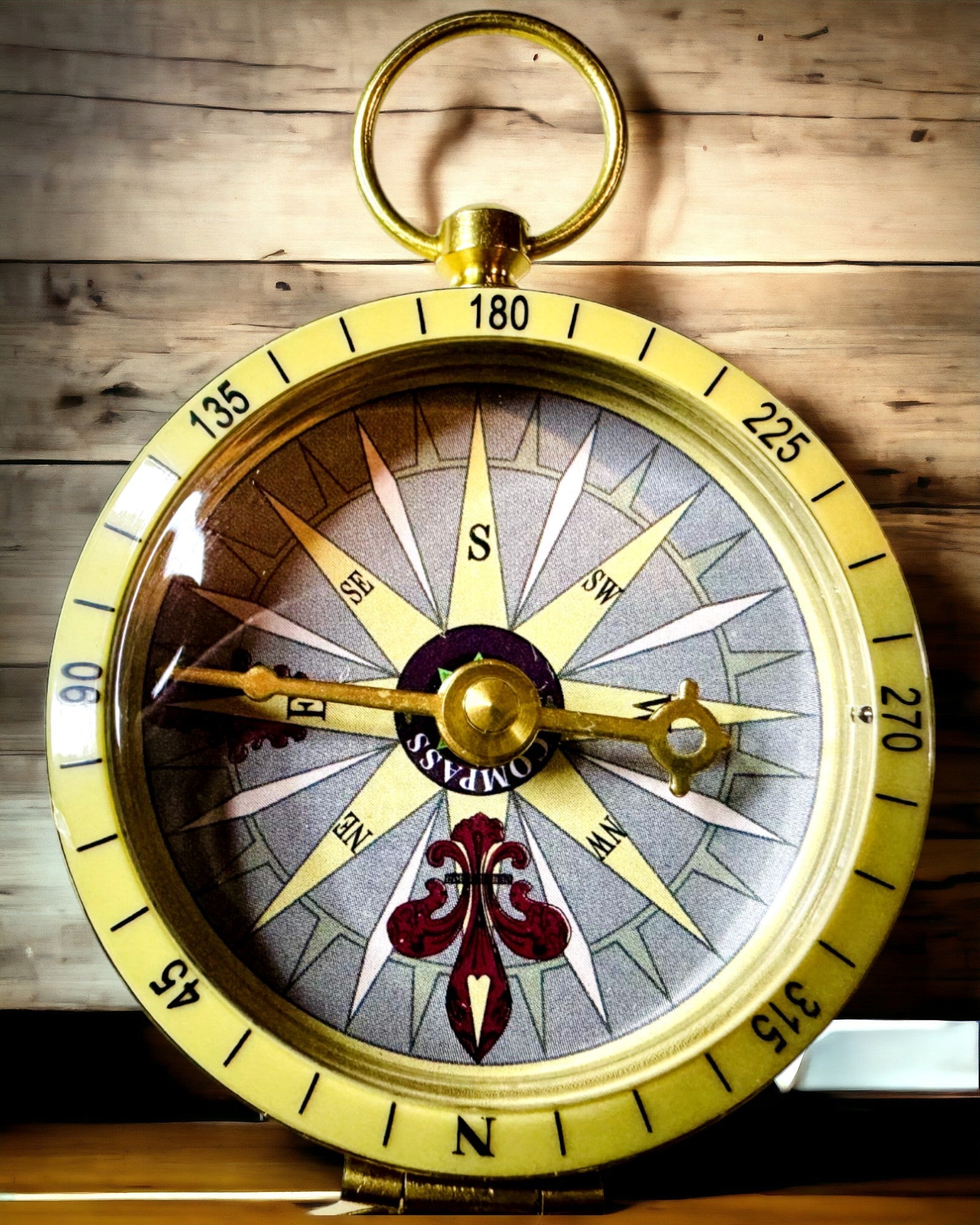 Retro Style Navigation Compass – Portable and Precise Direction-Finding Instrument for Travelers and Explorers. Engraving, personalization.