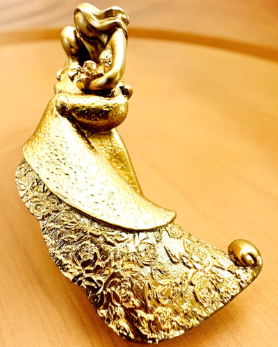 "Eternal Love" Figurine in Gold - 11 cm, Small Decorative Figurine with Engraving Option