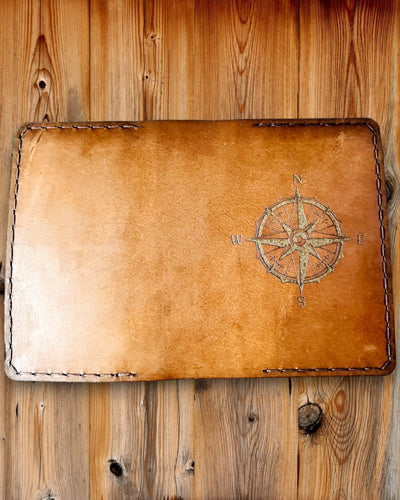 Traveler's Case - Leather Passport Holder, personalized with engraving - 2 color variants