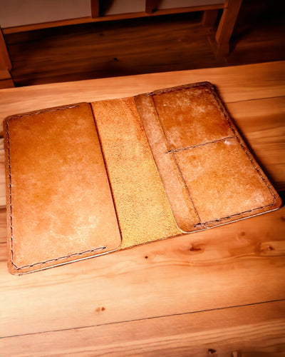 Traveler's Case - Leather Passport Holder, personalized with engraving - 2 color variants