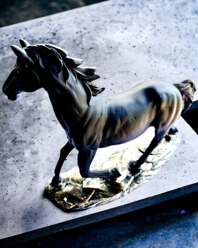 "Czarny Galop" - Elegant Horse Figurine with Engraving Option
