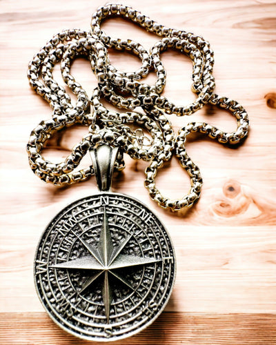 "Eurla" Compass Necklace - customizable with engraving