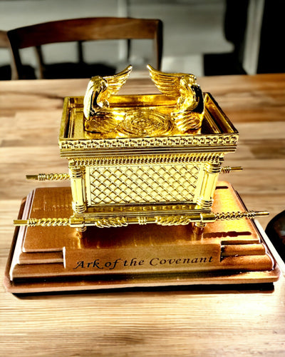 Replica of the Gilded Ark of the Covenant – Decorative Ark Statue Made of Copper in XL Size 28x15.6x20 cm