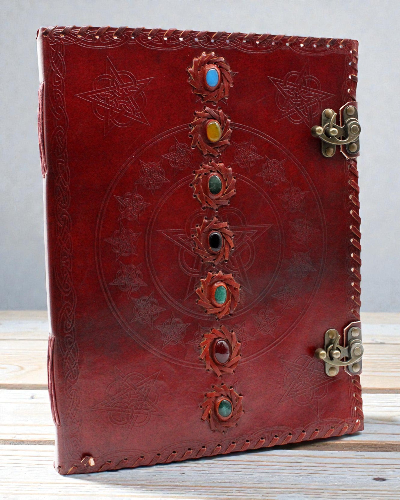 Leather Notebook of the 7 Chakras – Large Format (25 x 33 cm) – 200 pages