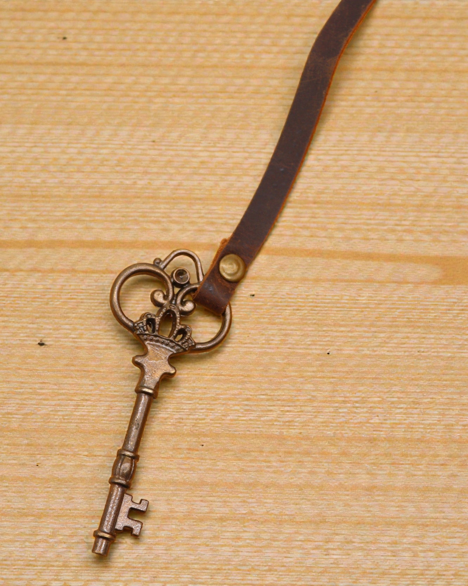 Oiled Leather Notebook with Secret Key – Vintage Diary 13 × 18 cm