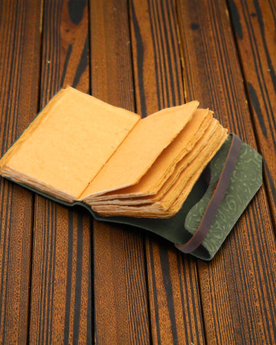 Green Maze Vintage – leather notebook with aged pages 12,7 × 8,9 cm