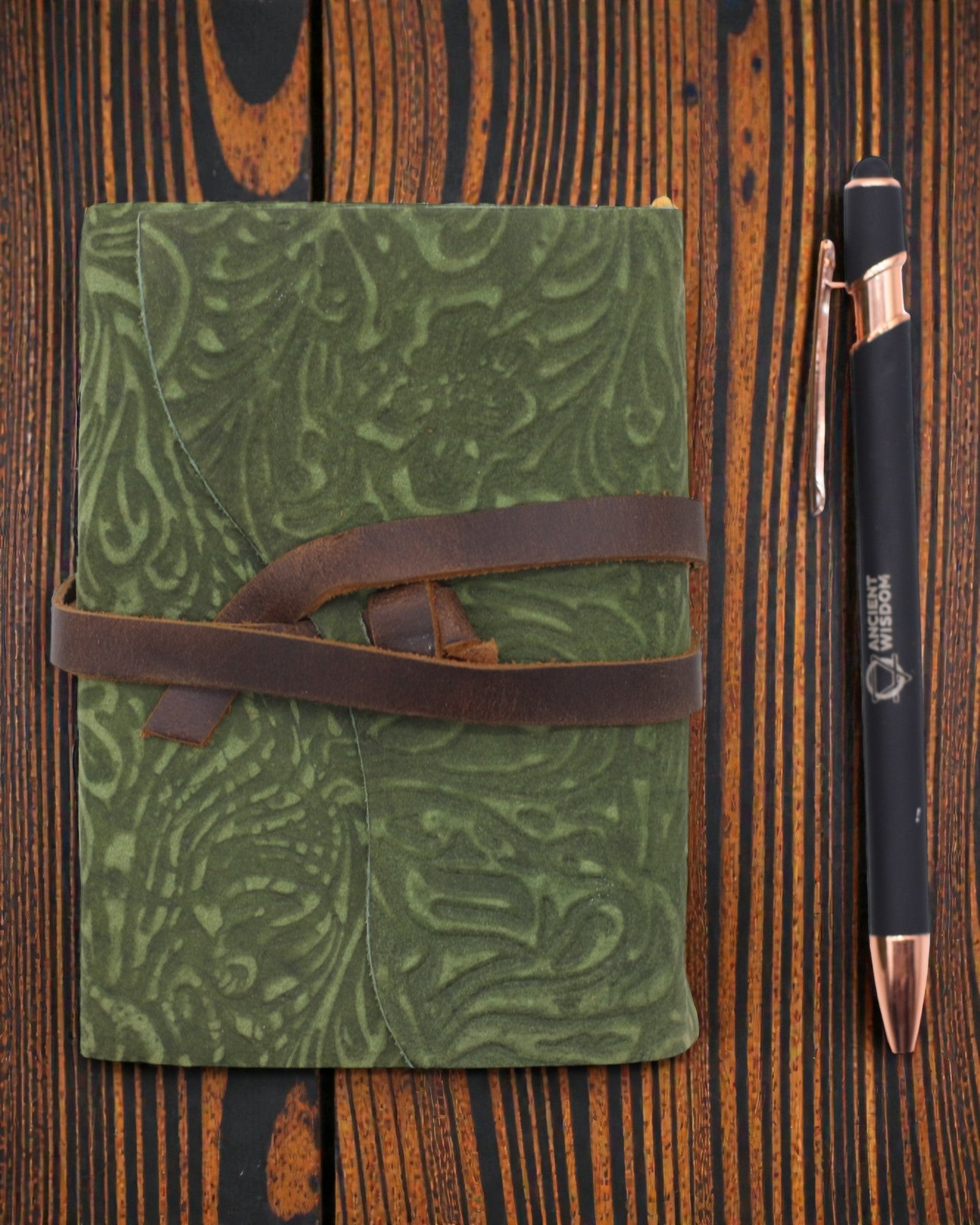 Green Maze Vintage – leather notebook with aged pages 12,7 × 8,9 cm