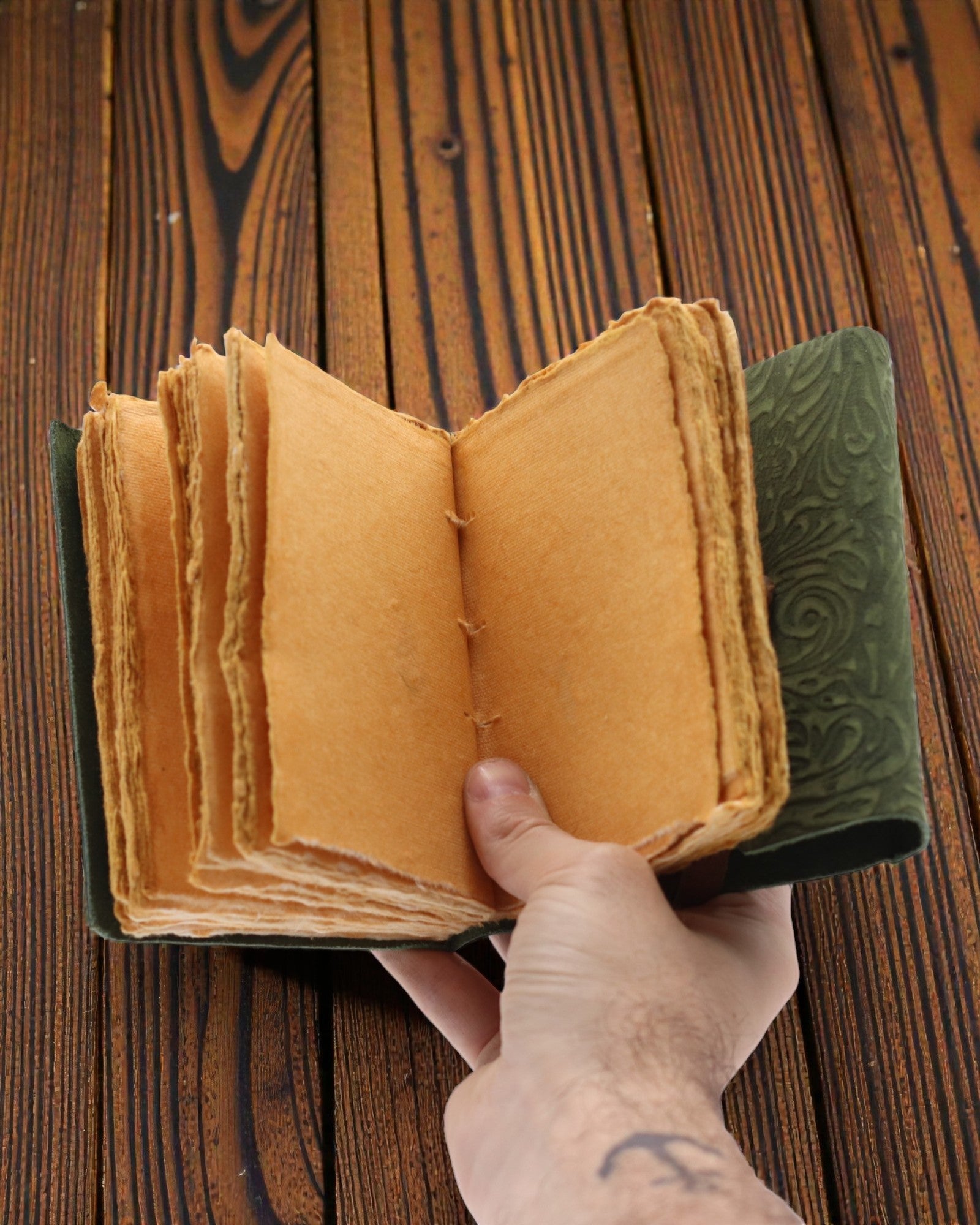 Green Maze Vintage – leather notebook with aged pages 12,7 × 8,9 cm