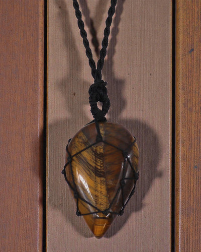 Tear of Courage – Macramé Necklace with Tiger's Eye
