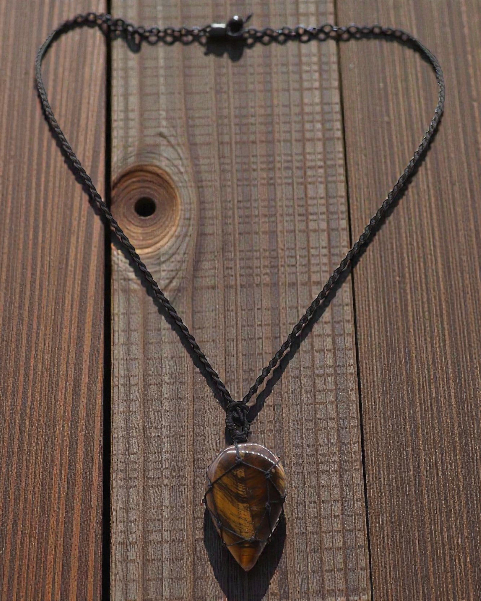 Tear of Courage – Macramé Necklace with Tiger's Eye