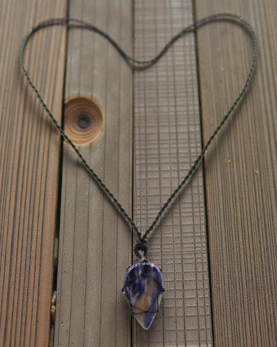 Tear of Calm – Macramé Necklace with Sodalite