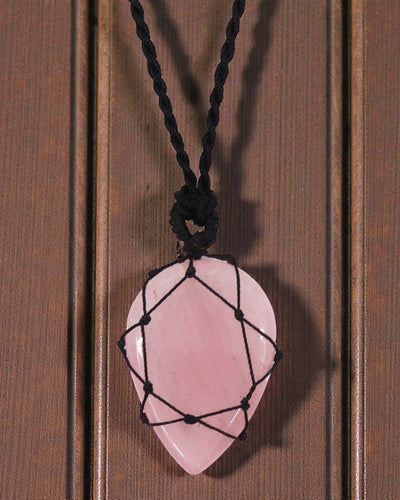 Tear of Love – Macramé Necklace with Rose Quartz