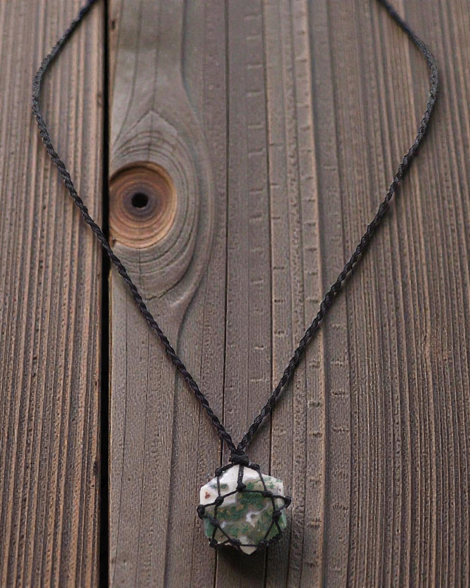 Hexagon of Nature – Macramé Necklace with Moss Agate
