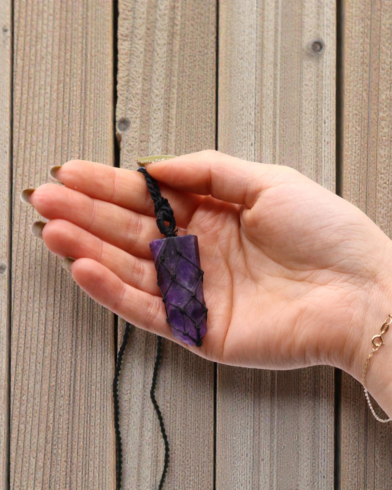 Violet Point – Macramé Necklace with a Pointed Amethyst