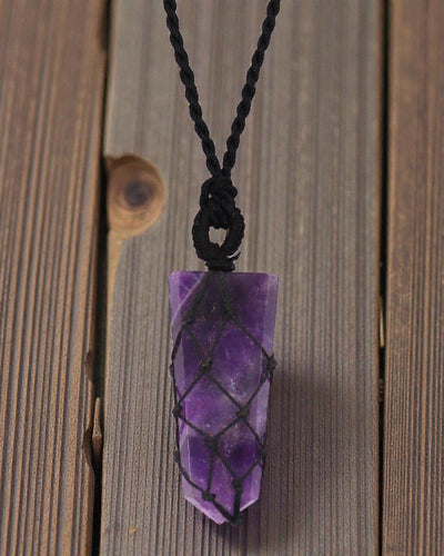 Violet Point – Macramé Necklace with a Pointed Amethyst