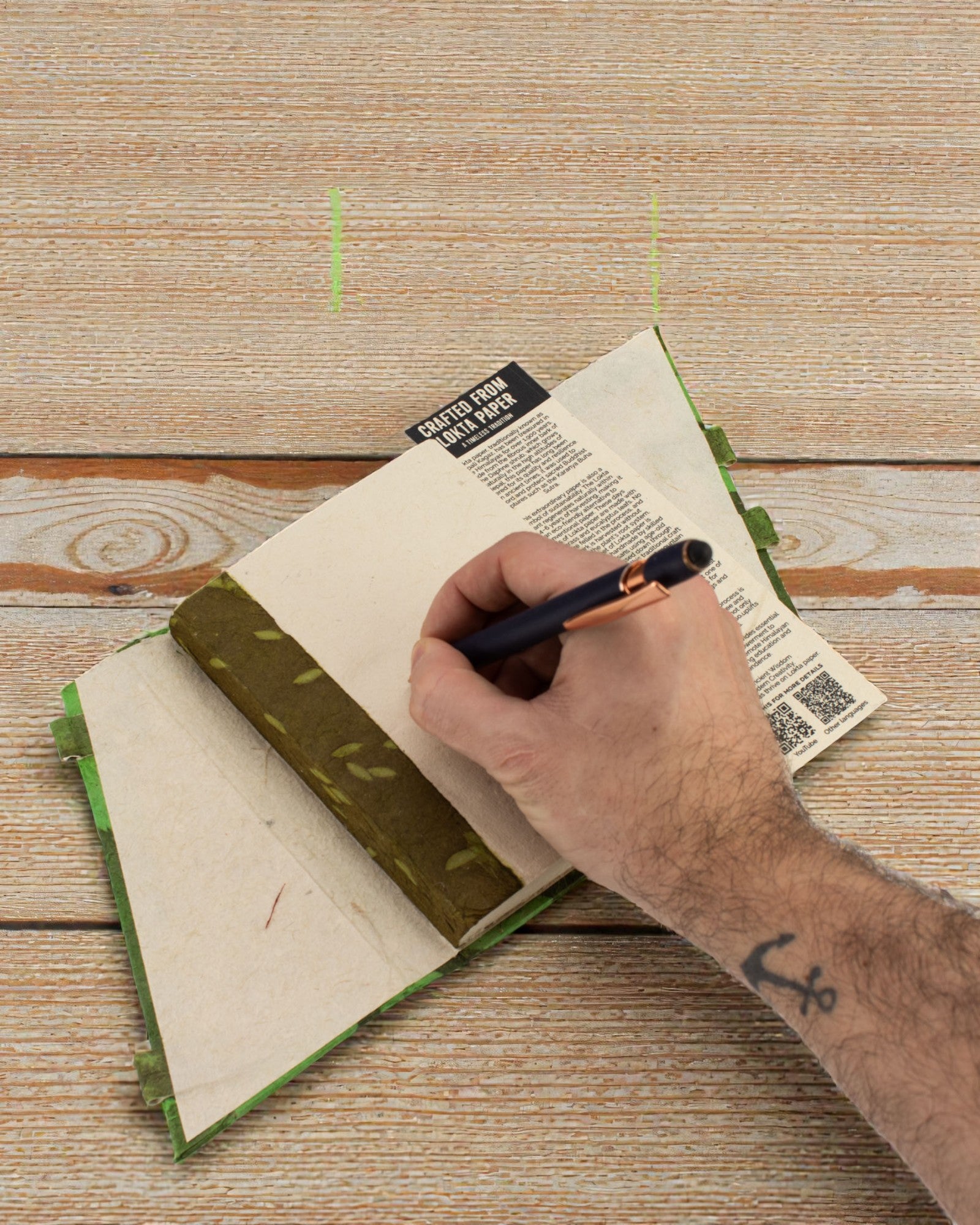 Lokta Forest Whisper with bamboo clasp – notebook 15 × 12 cm, 45 sheets, Forest Green