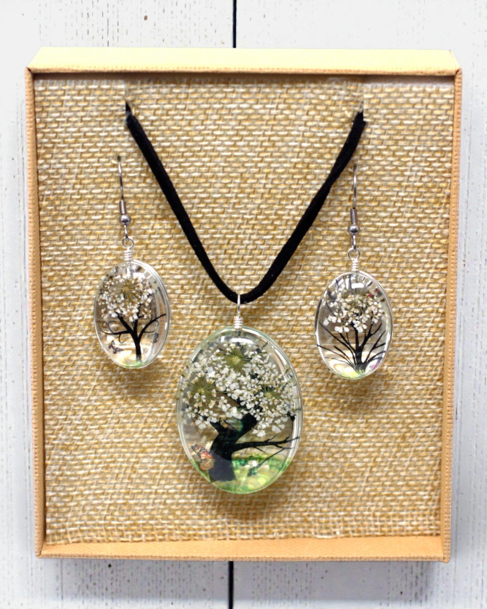 White Harmony – White Jewelry Set with Dried Flowers Tree of Life