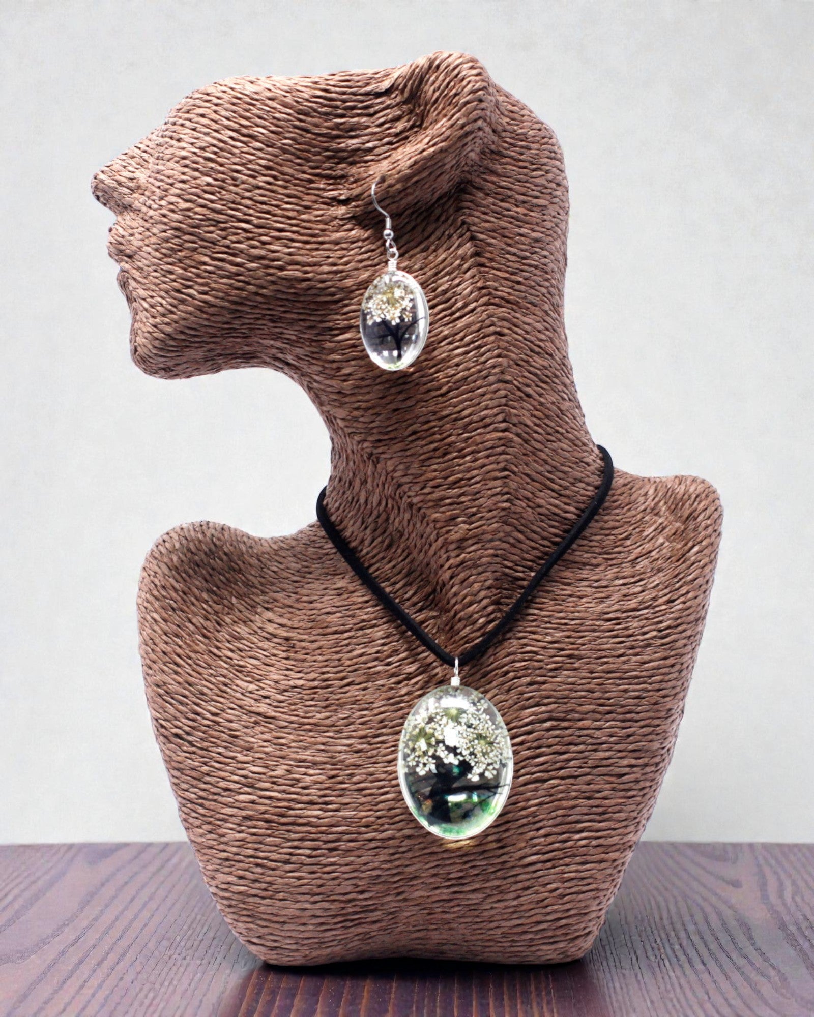 White Harmony – White Jewelry Set with Dried Flowers Tree of Life