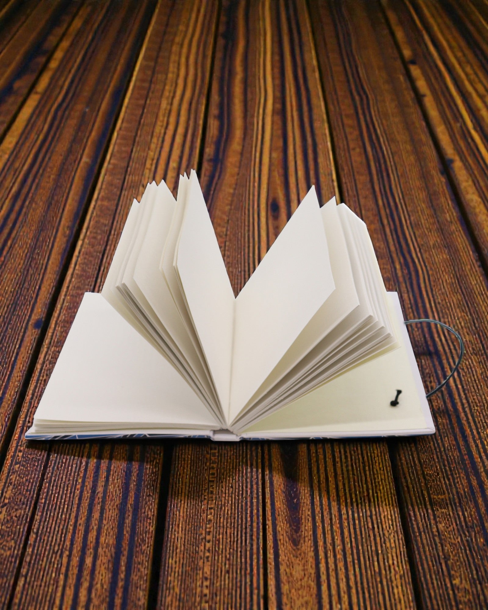 Waves Together – small notebook with a strap and a coconut button 18 × 12,5 cm, 200 pages