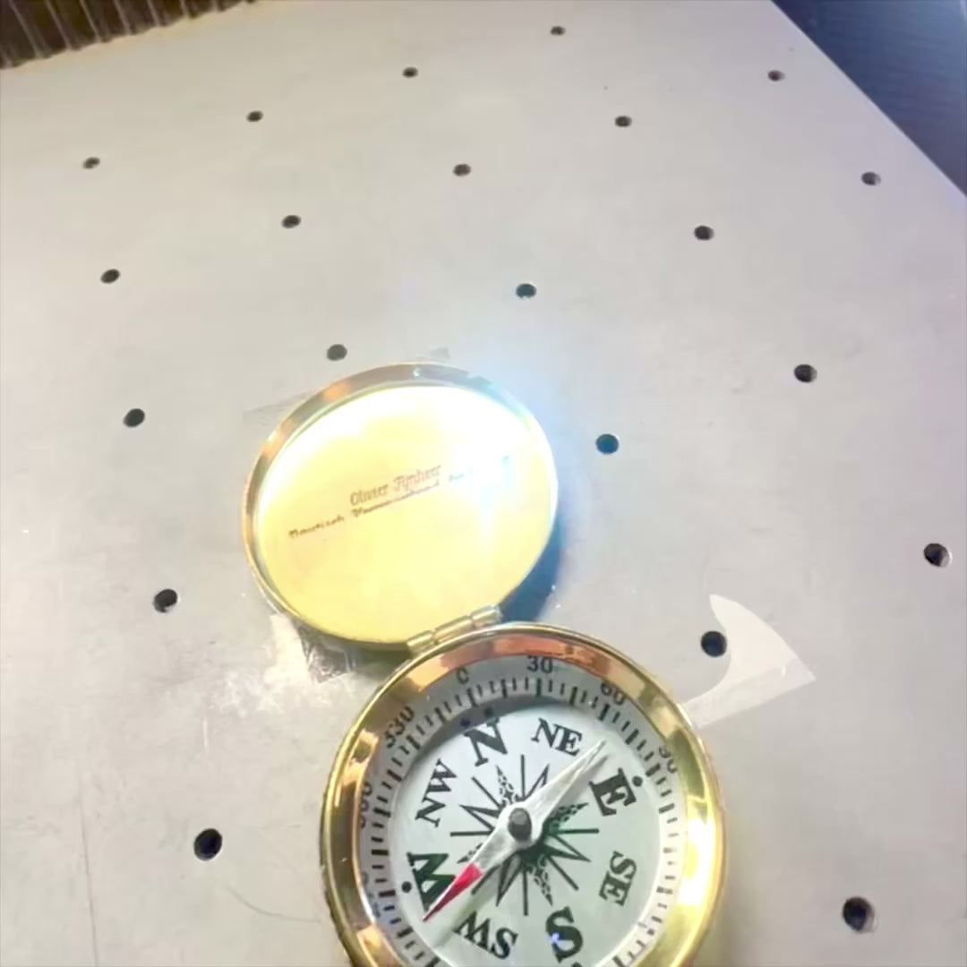 Retro Brass Compass with Closing Cover, Personalized Engraving Option, Perfect Gift for Sailor, Height 5 cm, Nautical Style