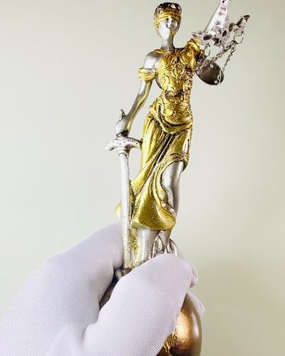 Goddess of Justice Statuette – Artistic Shelf Decoration, Resin Craft, personalization with engraving