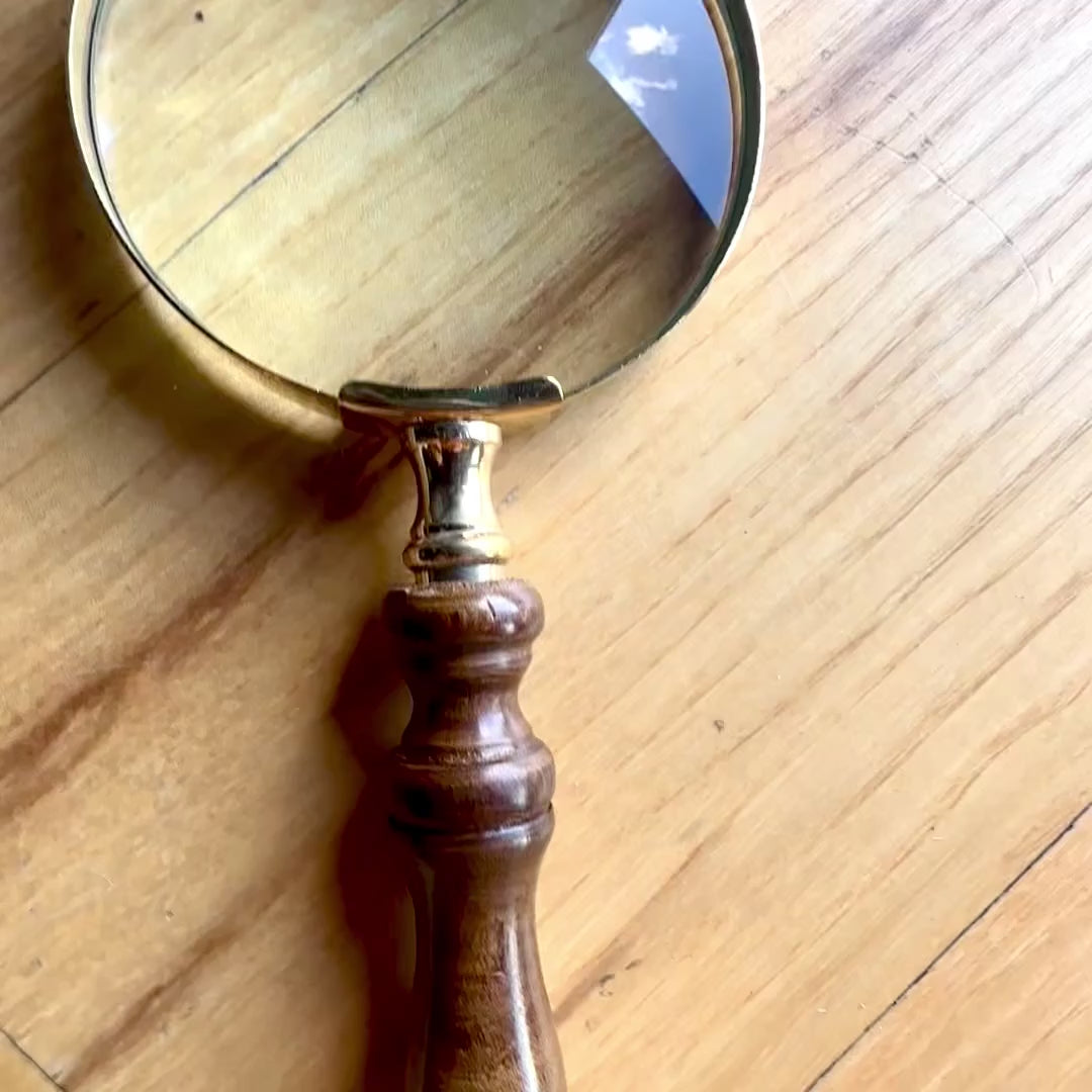 Brass Retro Magnifying Glass with Wooden Handle - 18 cm Magnifier with Personalization and Engraving Option
