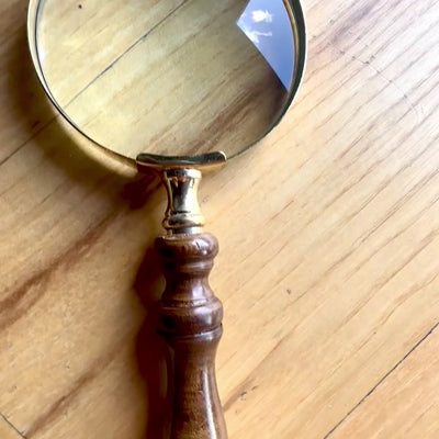 Brass Retro Magnifying Glass with Wooden Handle - 18 cm Magnifier with Personalization and Engraving Option