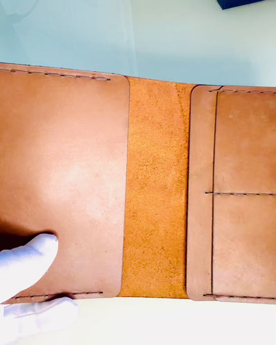 Traveler's Case - Leather Passport Holder, personalized with engraving - 2 color variants