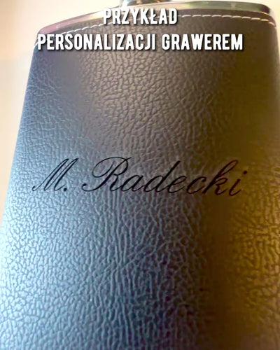 "Stylish Gentleman" Flask Set - customizable with engraving for a gift