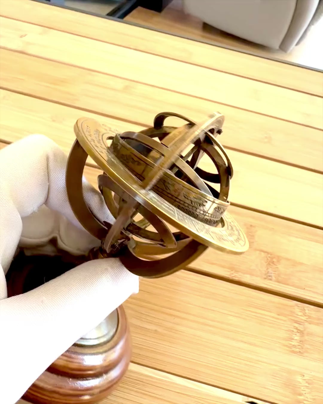 Brass Astrolabe 14cm with Engraving - Unique Gift for Astronomy Lovers, Elegant Brass and Wood Decoration in Golden Color