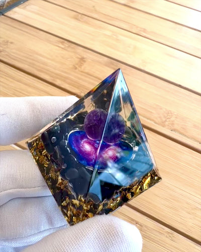 Orgonite Energy Pyramid of Cosmic Energy - Amulet with Amethyst and Shavings