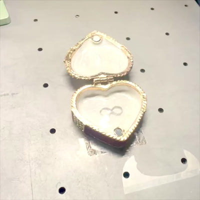 Metal jewelry box shaped like a heart with crystals, red-gold-silver, customizable engraving, perfect for a romantic gift, dimensions 4.8 x 4 x 2.5 cm