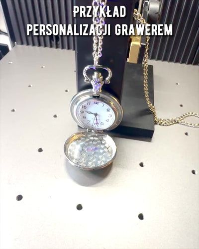 "CloverTime" pocket watch with a four-leaf clover motif, customizable with engraving for a gift