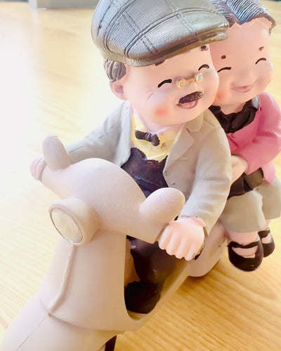 Decorative Figurine Lovers on a Scooter - Personalized with Engraving for a Gift