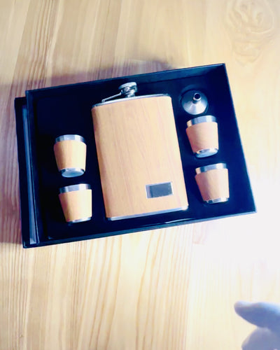 Wooden Set "Elegance Flask" with Custom Engraving Option