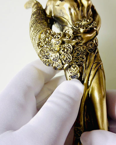 "Statue of the Goddess of Abundance" - Decorative Resin Statue of Fortune for Home and Office