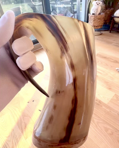 Compact, 350 ml, Masterpiece Carved Mug with Customizable Engraving - 2 Color Variants