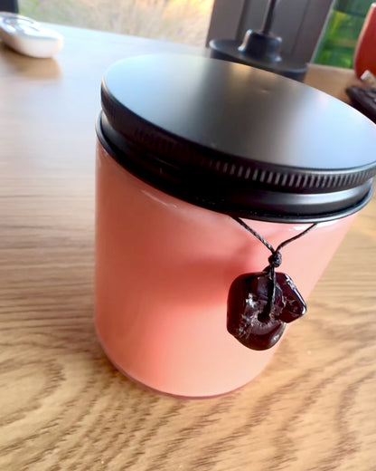 Intentional soy candle 250 ml with natural stone – choose your energy: Citrine or Garnet, personalized engraving for a gift