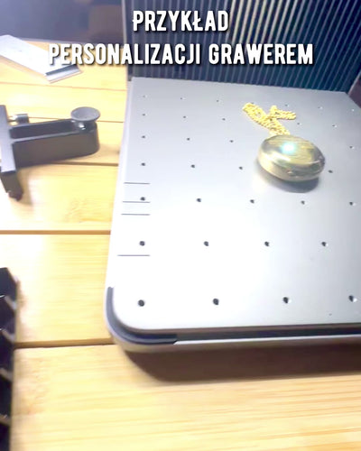 Golden Color Adventure Compass – Elegant Discovery Navigator