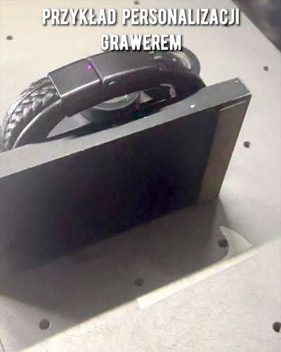 "StyleTwist" Bracelet with Personalized Engraving